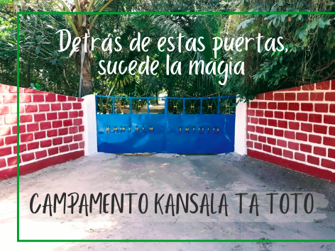 Puertas para entrar a nuestro alojamientos en un entorno de naturaleza exhuberante
