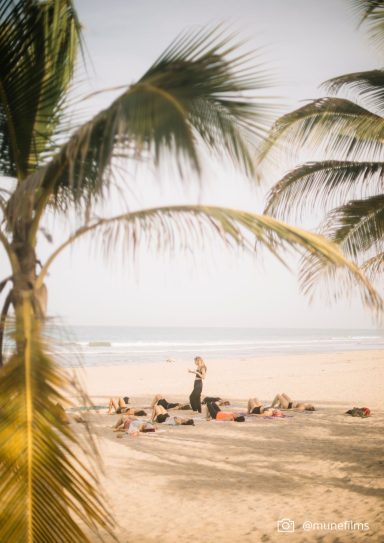 yoga en la playa